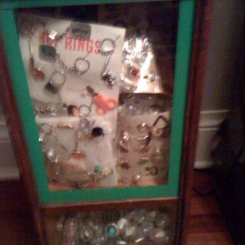 Antique charm vending machine