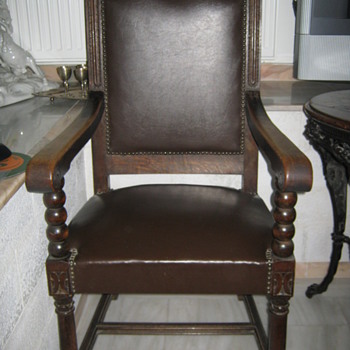 chess table and chairs belonged to the first King of Grece Otto???