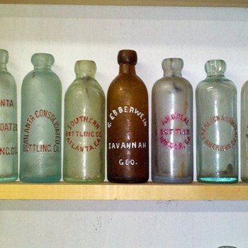 GEORGA HUTCHES AND CROWNS. - Bottles