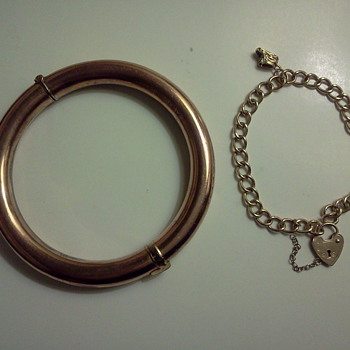 Vintage bangle unknown maker  - Costume Jewelry