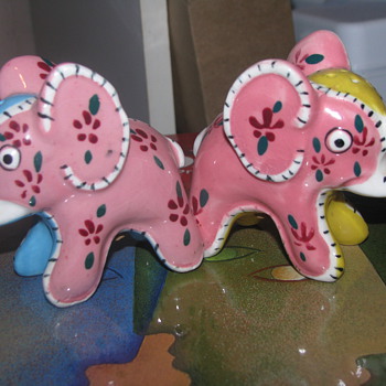 Vintage elephant salt and pepper shakers - Animals