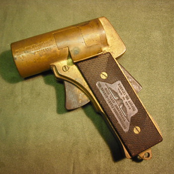 WWII era M2 Flare Pistol - Military and Wartime