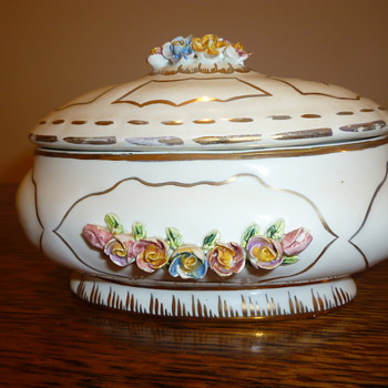 Unknown china  - China and Dinnerware