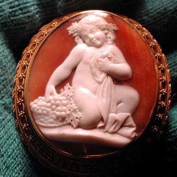 Fabulous cameo of baby Bacchus with his blankie - Victorian Era