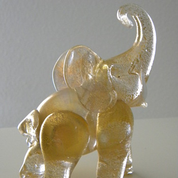 Small glass elephant with gold flecks - Art Glass