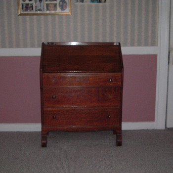 Early American Pine/Oak Desk? - Furniture