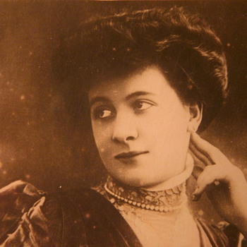 Beautiful pictures of 1900 models - Photographs