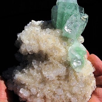 Apophylite long Bud on Gemmy stilbite. Apophylite is in Pristine Condition