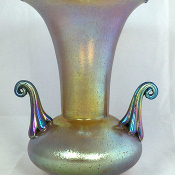 Loetz "Silberiris" Two-Handled Vase. 7.5" Tall. PN II-4711. Circa 1918+ - Art Glass