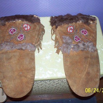 Native American Mitts over 55 years old. - Native American