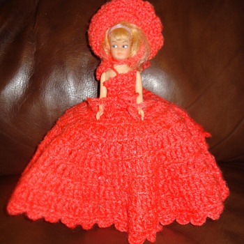 CAN ANYONE HELP ME IDENTIFIED THIS CUTE DOLL