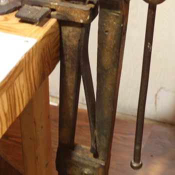 ANTIQUE VICE - Tools and Hardware