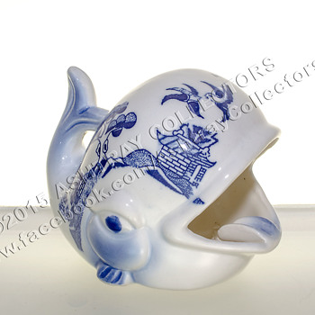 Blue & White Oriental Whale Ashtray - Tobacciana