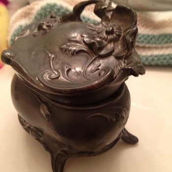 Dogwood blossom silver box - Sterling Silver