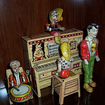 "Lil' Abner and the Dogpatch Band" Tin Windup Toy-1945