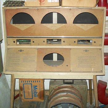 1955 Chevrolet radio display - Classic Cars