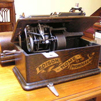 Edison Home model B with shaver and morning glory horn