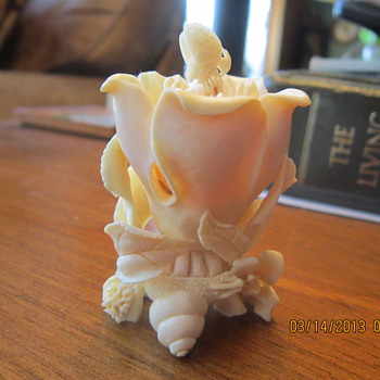 Morning Flower. Ivory snuff bottle. Signed by artist. Japanese