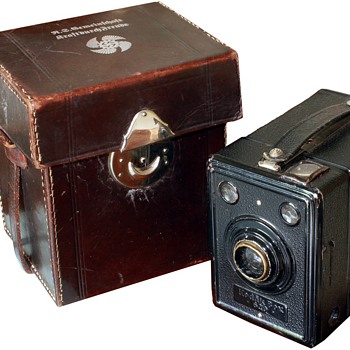 Kodak box 620 with KdF logo - Cameras