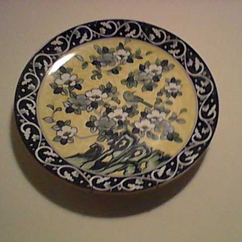  A LOVELY YELLOW FIELD BIRD CHARGER