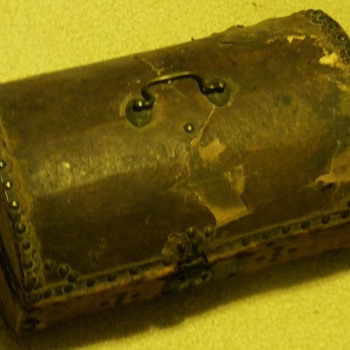 Late 18th Century Log Trunk - Furniture