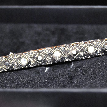 A beautiful little bar pin...