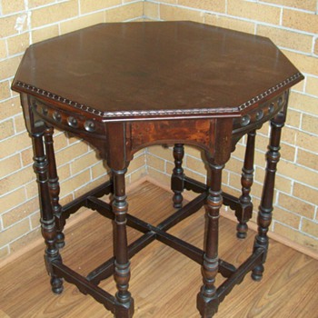 Eight leg table - Furniture
