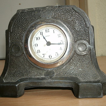 Mantel clock