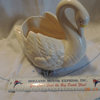 SWAN PLANTER 11" X 8.5" - Figurines