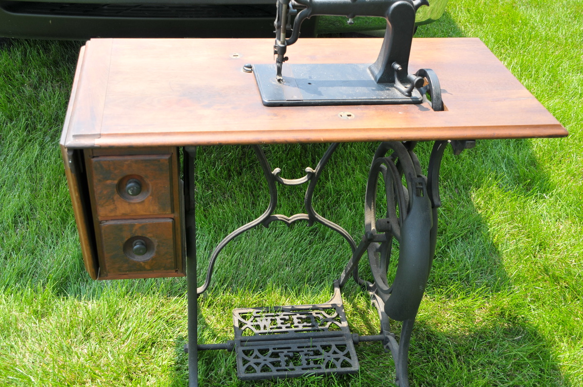 Weed FF sewing machine | Collectors Weekly