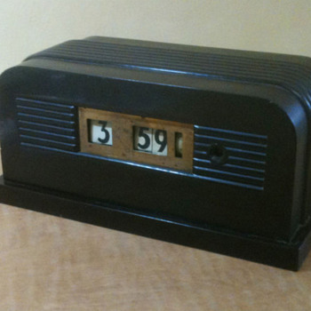 Telechron Model 8B11 "Granada" Art Deco Bakelite Clock 1938