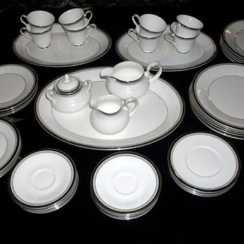Royal Doulton Sarabande Fine Bone China Set - China and Dinnerware