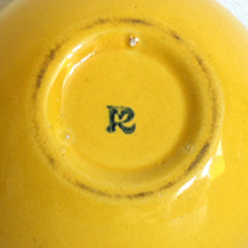 Unknown yellow vase or planter with "R", is it Roseville Pottery? - Art Pottery