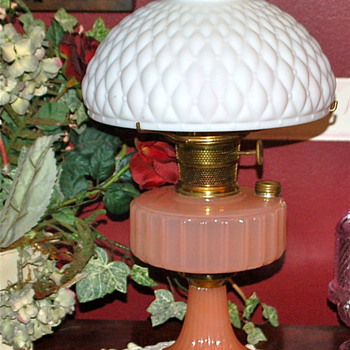 VINTAGE ALADDIN OIL/KEROSENE LAMP - Lamps
