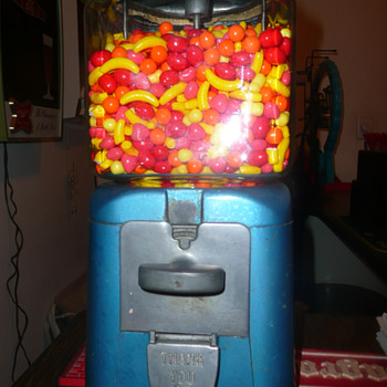 Vintage Acorn Penny Gumball Candy Machine - Coin Operated