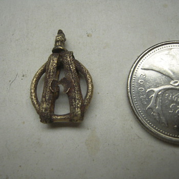 BUTTON OR???MADE OF BRASS