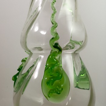 Loetz "kristall schiefgewaltzt m. grünen Tropfen" vase, PN II-6164, ca. 1908 - Art Glass