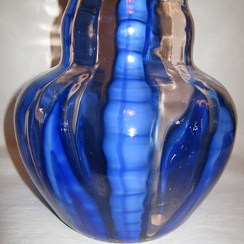 Kralik pink art glass vase with blue Bambus design - Art Glass