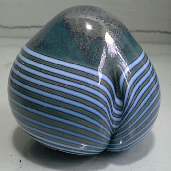 small bertil vallien paperweight - Art Glass