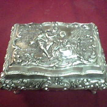 LARGE  JAPAN TRINKET BOX