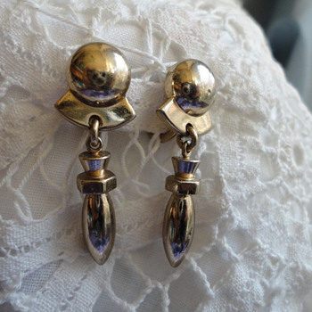 Monet modernist bullet earrings goldtone - Costume Jewelry