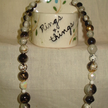 NECKLACE MADE IN  HONG KONG - Costume Jewelry