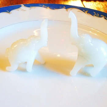 Tiny elephants,  maybe Jade?  Moms - Animals