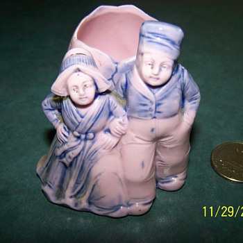 antique porcelain egg cup..does anyone know about it? - Art Pottery