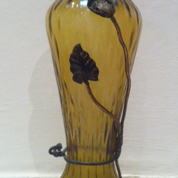 Diamond moulded golden iridescent vase with simple base metal mount - Art Glass