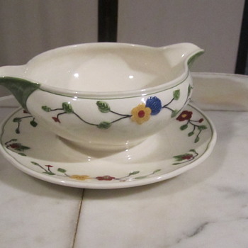 WEDGWOOD & CO LTD Queens Ivory MARION Double Spout Gravy Boat..3x7" - Art Nouveau