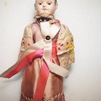Can someone help me identify!!!!!!! :) - Dolls
