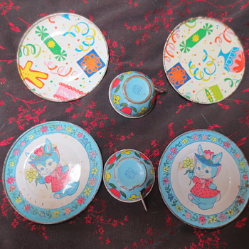 Childrens tea cups and saucers - Kitchen