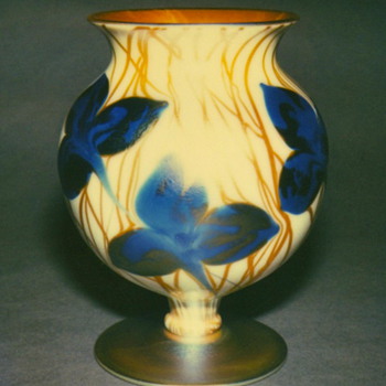 QUEZAL ART GLASS VASE, circa 1920 - Art Glass