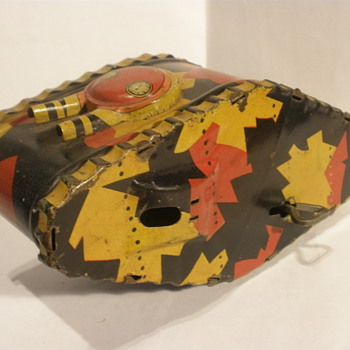 Japanese WWI style tank, 1920s-30s. Unknown maker, tin wind up.  - Model Cars